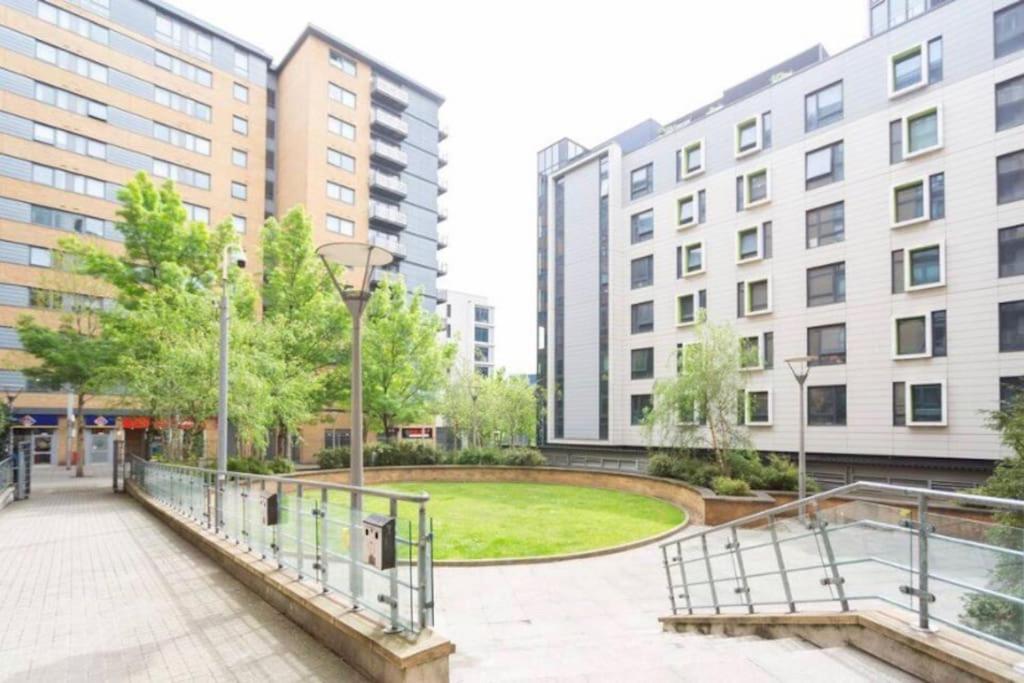 Cosy Flat Right Opp Tube Station Appartement Londen Buitenkant foto